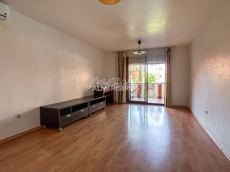 Foto b21eee5f-b1f9-45b8-924d-050ba638cf37. Appartamento con piscina in Aguadulce Sur Roquetas de Mar
