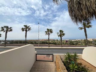 Casa adossada  Calle mesana. Adosado con vistas al golf, mar y garaje en almerimar