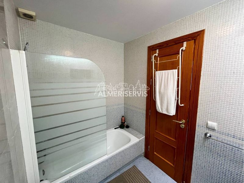 Foto 3c8f40fb-62ad-40ef-a123-78a216c63cf5. Casa adossada amb aparcament piscina a Almerimar Ejido (El)
