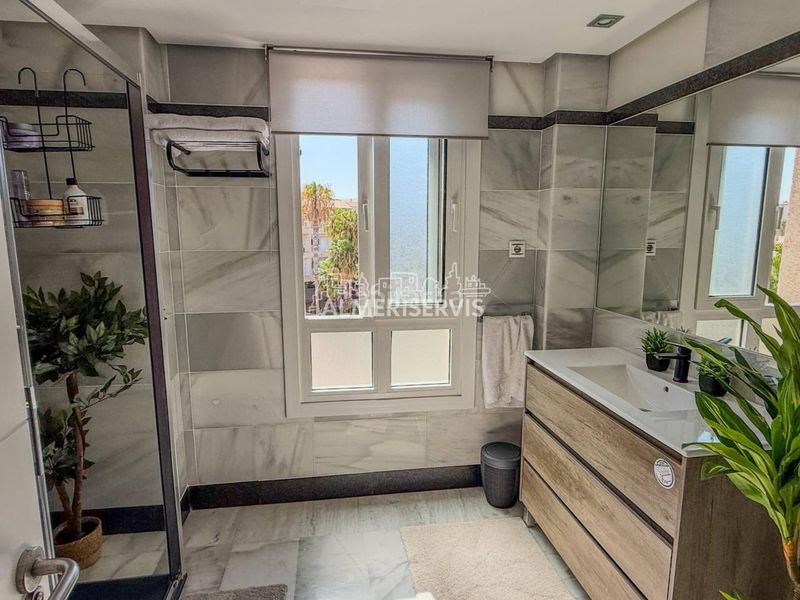 Foto d772c54c-bbc3-425b-b4b7-b0e02e3ca417. Duplex with pool in Almerimar Ejido (El)