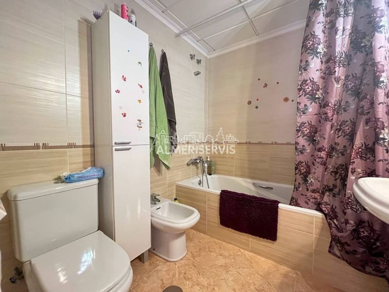Foto d1476092-3ddb-404c-bd0a-5bfe7c5f24f7. Pis amb aparcament a Roquetas pueblo Roquetas de Mar
