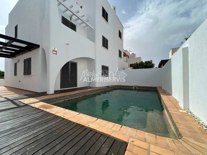 Foto 276d237e-548a-4794-99f4-160b6e1a83e6. Casa amb aparcament piscina a Almerimar Ejido (El)