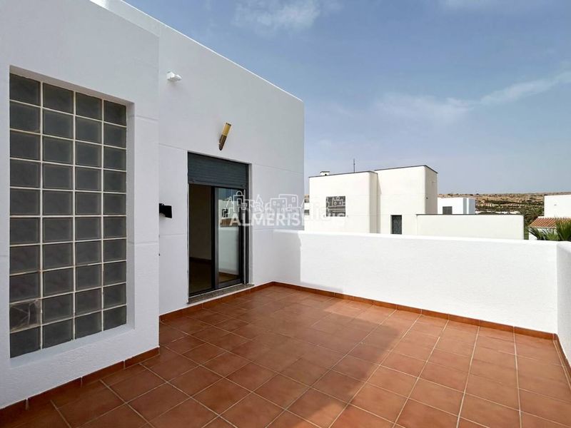 Foto 6a77c0cd-c3a6-4095-9f74-d8ccdea083ea. Casa amb aparcament piscina a Almerimar Ejido (El)