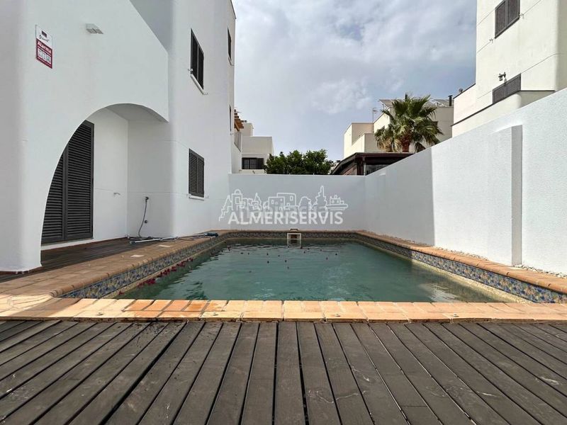 Foto 9106a727-1a20-43bf-83f1-a081545e8c3a. Casa amb aparcament piscina a Almerimar Ejido (El)