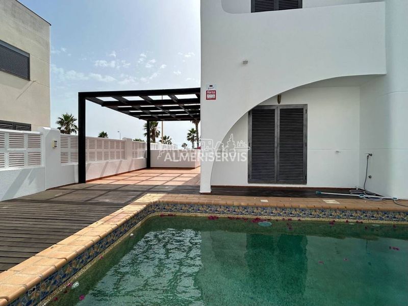 Foto f7e23318-f843-426e-a371-666c3059e642. Casa amb aparcament piscina a Almerimar Ejido (El)