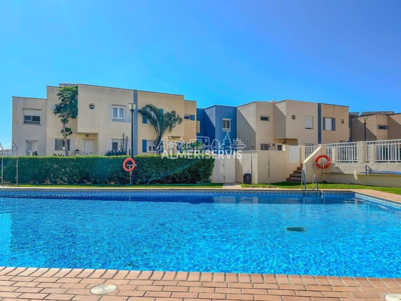 Foto ae60b090-ed5c-4339-99fb-85f0515efe7d. Flat with parking pool in Almerimar Ejido (El)