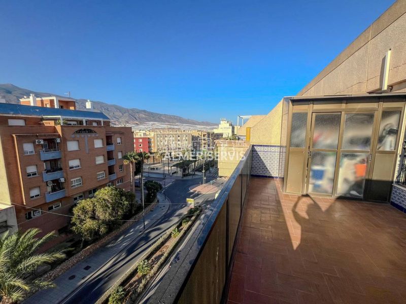 Foto d4bc8192-094c-480e-8cd6-9077b87565b2. Ático  en venta en el ejido en Plaza de la Luz Ejido (El)
