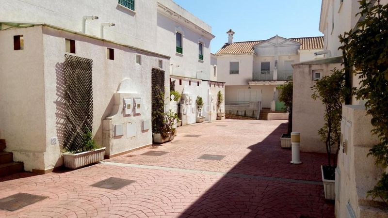 Foto 92bfdb89-61f5-4094-981a-35b04a1a08a5. Location maison jumelée avec chauffage parking dans El Portil