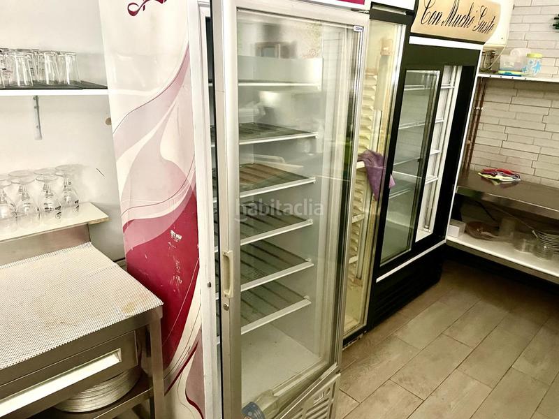 Foto e3a9efb8-5ad4-41e8-803a-0143bfd21c25. Alquiler local comercial en El Portil