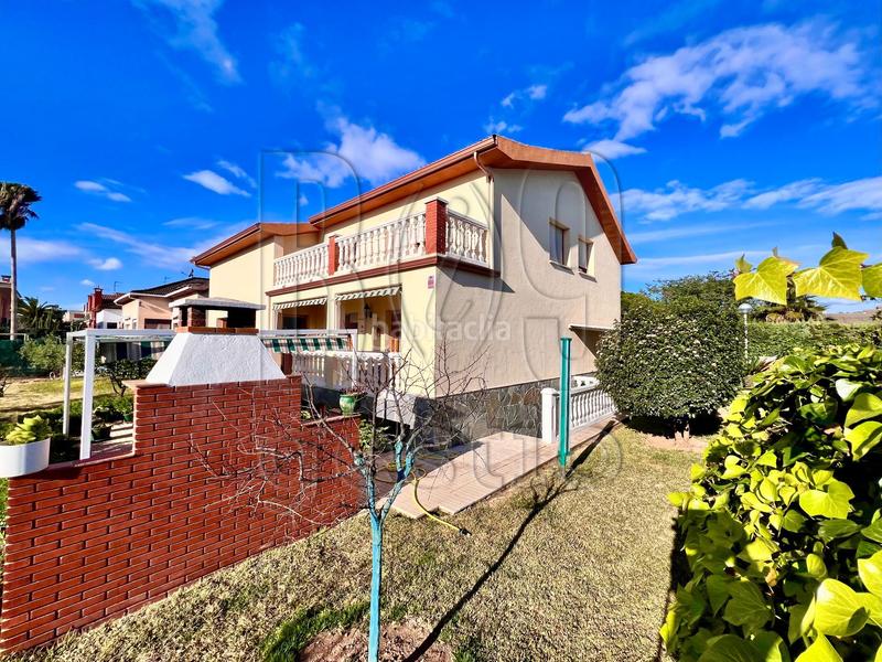 Foto 74472f2f-3fd6-41a2-8efd-be9dd57ca8e1. Casa  unifamiliar con gran parcela en zona exclusiva en Salou