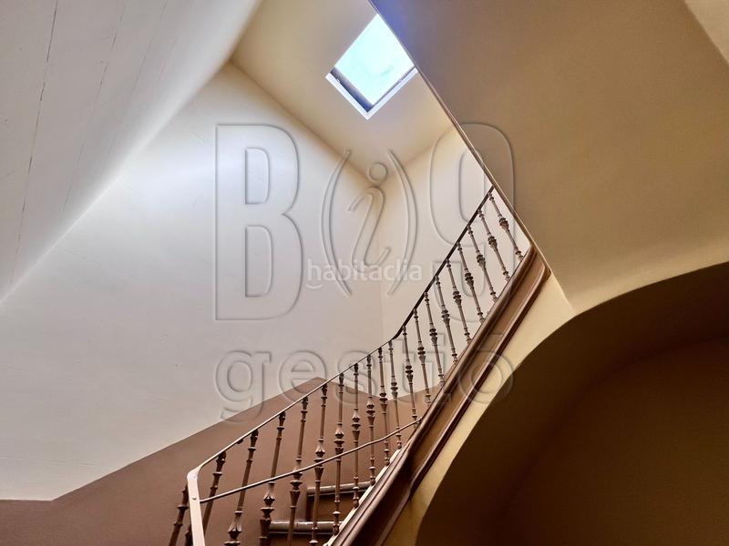 Foto 64ae2bcb-4423-45c9-ae75-c8a25d765e9f. Piso  céntrico en edificio catalogado en Centre Reus