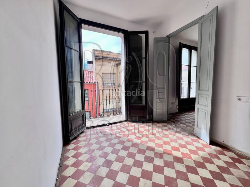 Foto 6778d2fa-3c59-4c1d-9727-ab2e35574f4b. Piso  céntrico en edificio catalogado en Centre Reus