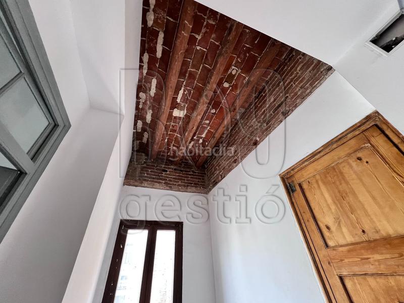 Foto a7057e89-497f-416c-9f75-d9c5450a37fe. Piso  céntrico en edificio catalogado en Centre Reus