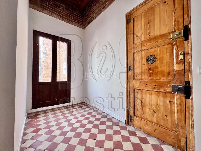 Foto c49f8ac5-2dc9-46e0-947d-f21bc400e3e0. Piso  céntrico en edificio catalogado en Centre Reus