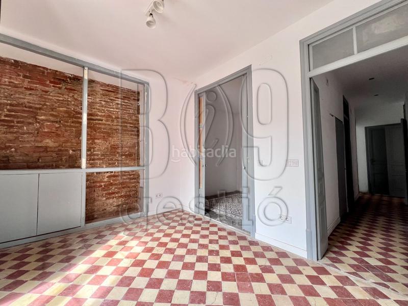 Foto ca3c87d1-1fab-4e30-84af-033e9d6b87d4. Piso  céntrico en edificio catalogado en Centre Reus