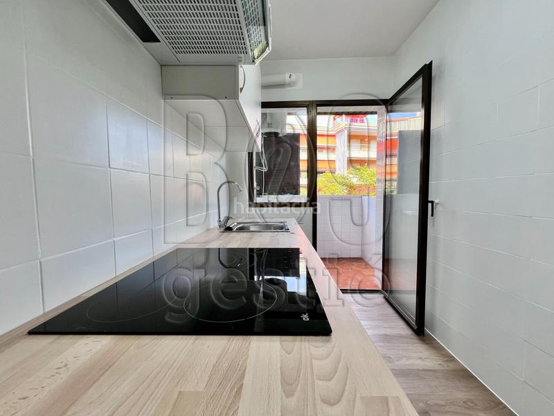 Foto 0eb5269e-0519-45d7-9271-e1fcf38ce1bc. Piso  reformado amplio y con pisicna comunitaria en eixample en Salou