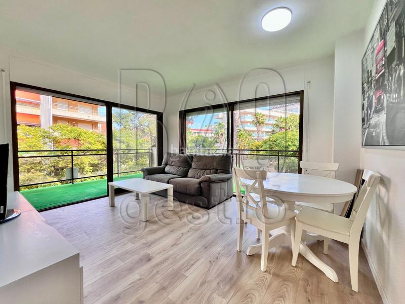 Foto 663eb569-7372-4771-bedb-c635098d4d34. Piso  reformado amplio y con pisicna comunitaria en eixample en Salou