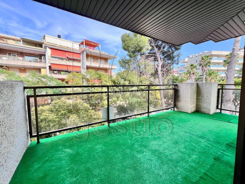 Foto c9aa0a81-94ad-4fb2-ae66-f41e4bb18f93. Piso  reformado amplio y con pisicna comunitaria en eixample en Salou