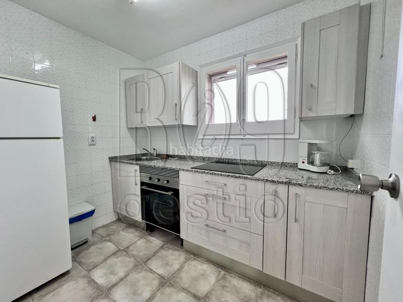 Foto cf9fba12-c30a-42e3-b2b4-dd36803ffbe3. Alquiler piso oportunidad alquiler en este apartamento con vistas al mar en playa larga en Tarragona