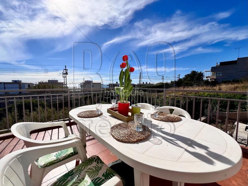 Foto f4a2a7c8-00d6-4866-8670-865d1ebc3cf0. Alquiler piso oportunidad alquiler en este apartamento con vistas al mar en playa larga en Tarragona