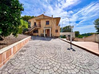Maison  Pegas. Casa unifamiliar en urb solimar molnás de tarragona