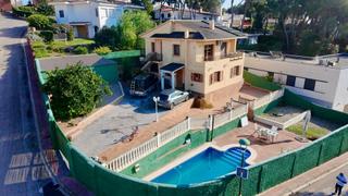 Casa  Pegàs. Casa unifamiliar en urb solimar molnás de tarragona Casa  Pegàs. Casa unifamiliar en urb solimar molnás de tarragona