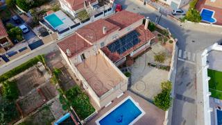 Casa  Priorat. Casa unifamiliar con piscina e instalacin de placas solares en