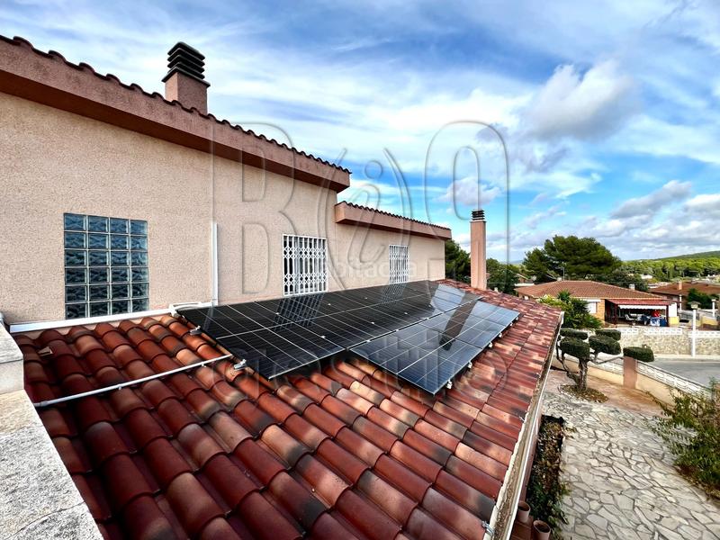 Foto 21aa2b7e-b4a0-418e-87bc-47dced531b81. Casa  unifamiliar con piscina e instalación de placas solares en pins manous el catllar en Catllar (El)