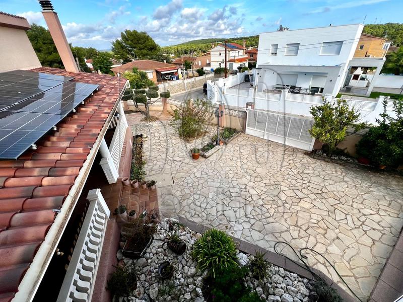 Foto 4417804c-42e7-4c9c-be5b-e33db8b03f1a. Casa  unifamiliar con piscina e instalación de placas solares en pins manous el catllar en Catllar (El)