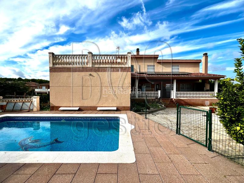 Foto 5478db19-efac-432a-bd52-47f6df97609d. Casa  unifamiliar con piscina e instalación de placas solares en pins manous el catllar en Catllar (El)