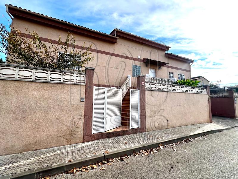 Foto 7dfe0417-e870-4f61-8ca5-5c6f64e09209. Casa  unifamiliar con piscina e instalación de placas solares en pins manous el catllar en Catllar (El)