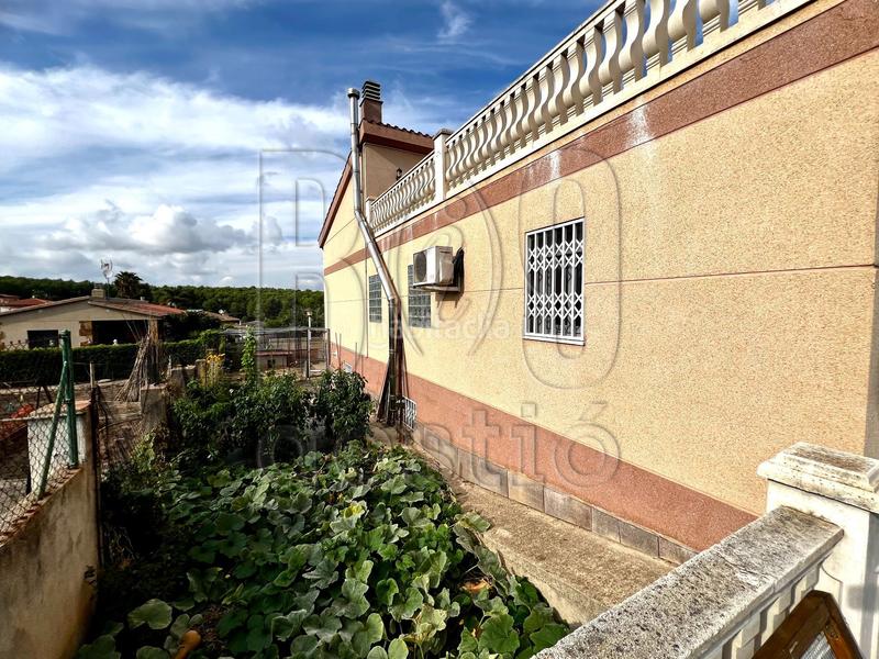 Foto 84b61ab0-ef5d-4765-8ad8-c594c843e91e. Casa  unifamiliar con piscina e instalación de placas solares en pins manous el catllar en Catllar (El)