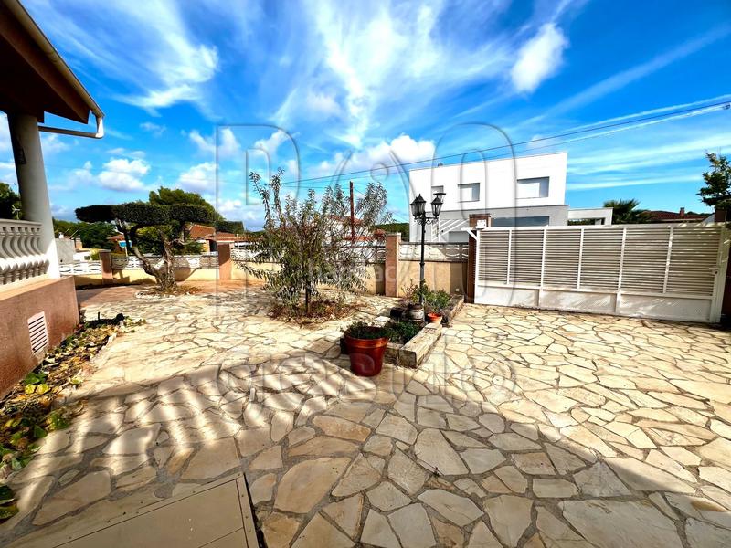 Foto c1625375-eb38-42fc-9944-0b6fba277e10. Casa  unifamiliar con piscina e instalación de placas solares en pins manous el catllar en Catllar (El)