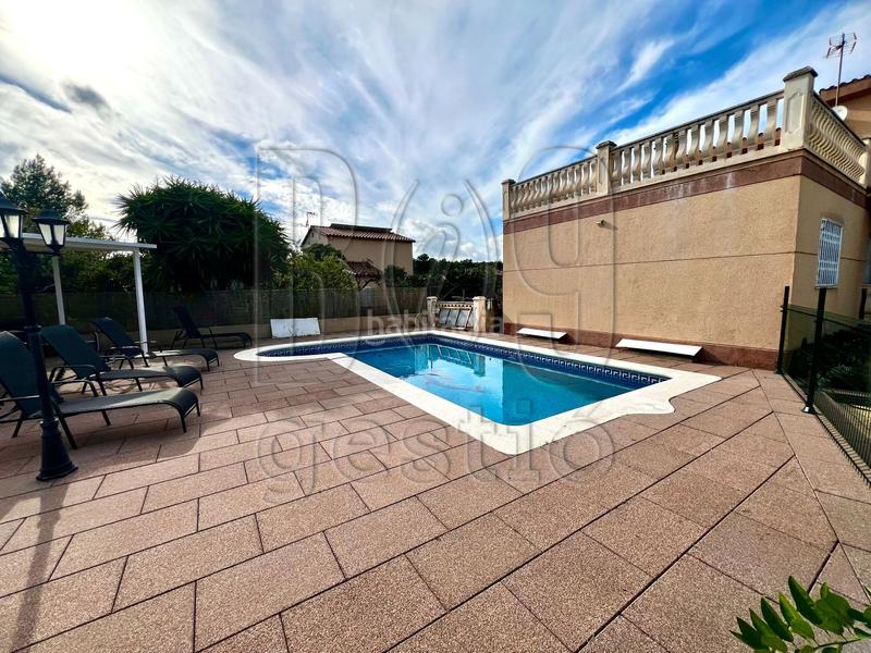 Foto cf994015-a528-424e-9de7-ae1fc02d54ce. Casa  unifamiliar con piscina e instalación de placas solares en pins manous el catllar en Catllar (El)