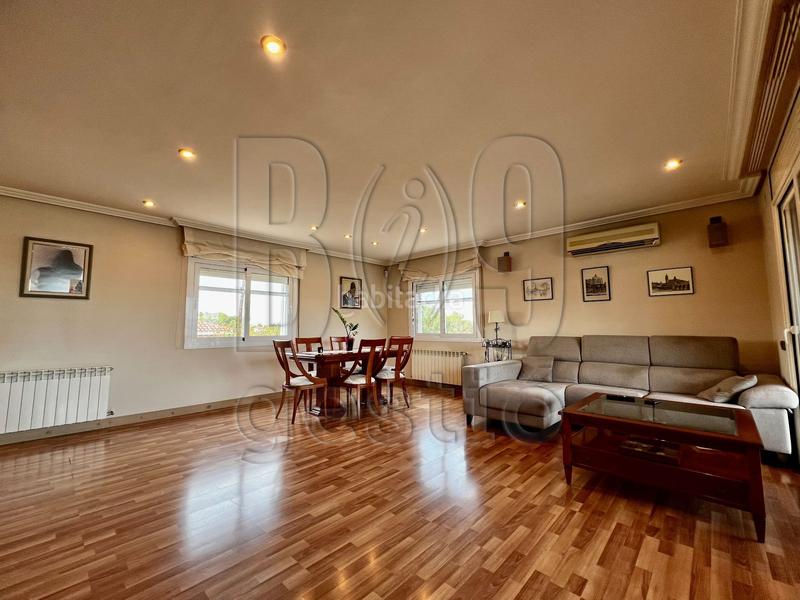 Foto e585e2c9-2523-42b3-887a-5c8c12a4f4e7. Casa  unifamiliar con piscina e instalación de placas solares en pins manous el catllar en Catllar (El)