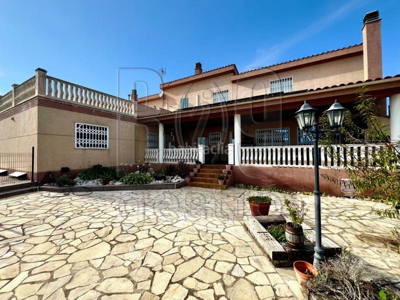 Foto e9b2acd1-dbd8-4df9-9bb0-dc3cd2c8513a. Casa  unifamiliar con piscina e instalación de placas solares en pins manous el catllar en Catllar (El)