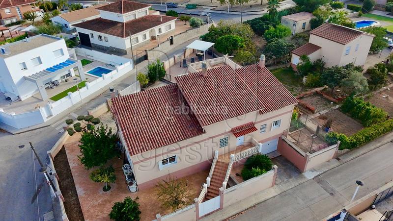 Foto f1c306a9-baae-42c6-9541-93d9424a58f9. Casa  unifamiliar con piscina e instalación de placas solares en pins manous el catllar en Catllar (El)
