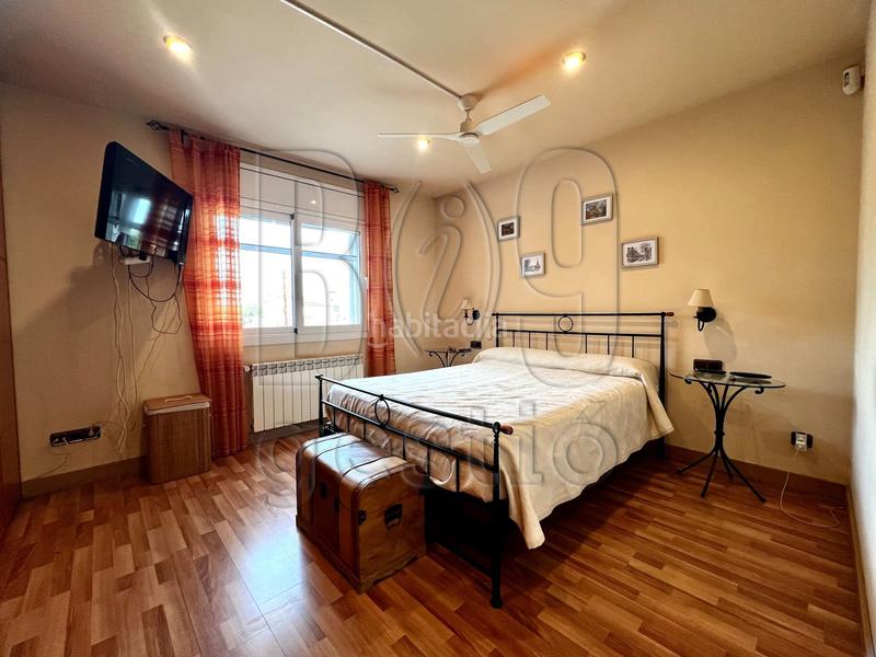 Foto f4a5da43-57bc-4a61-a1cf-c86723608ed4. Casa  unifamiliar con piscina e instalación de placas solares en pins manous el catllar en Catllar (El)