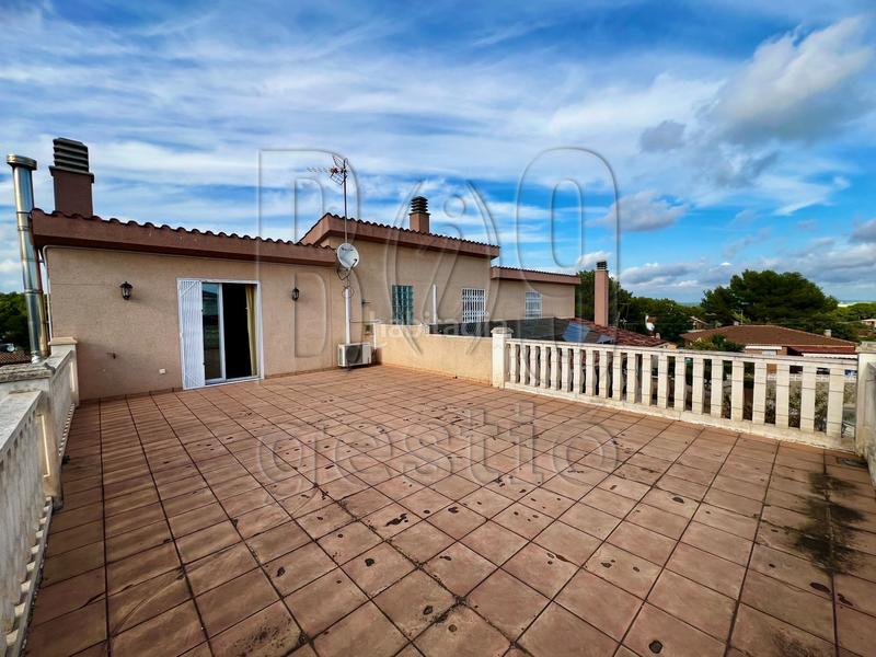 Foto ff42d6dd-9e7d-4e04-beec-d0747f380058. Casa  unifamiliar con piscina e instalación de placas solares en pins manous el catllar en Catllar (El)