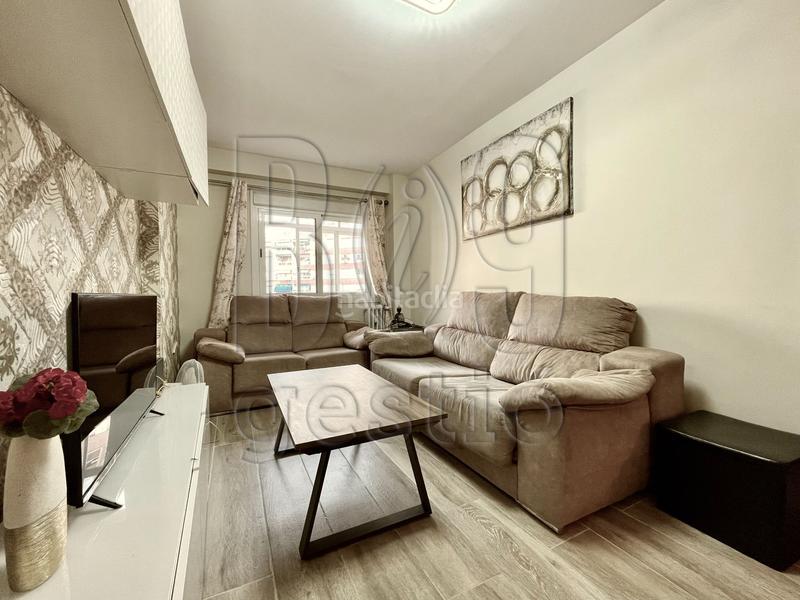 Foto 1a0e1fe4-f8f8-4383-a7aa-4d572bb273e9. Piso  reformado con piscina en ramon i cajal en Tarragona