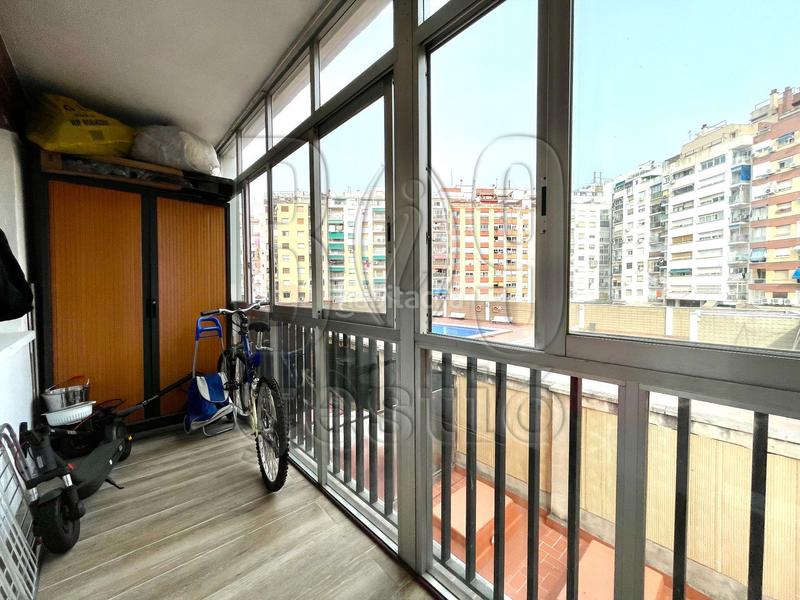 Foto 316f61f6-708e-4d59-8590-63d7a037e2eb. Piso  reformado con piscina en ramon i cajal en Tarragona