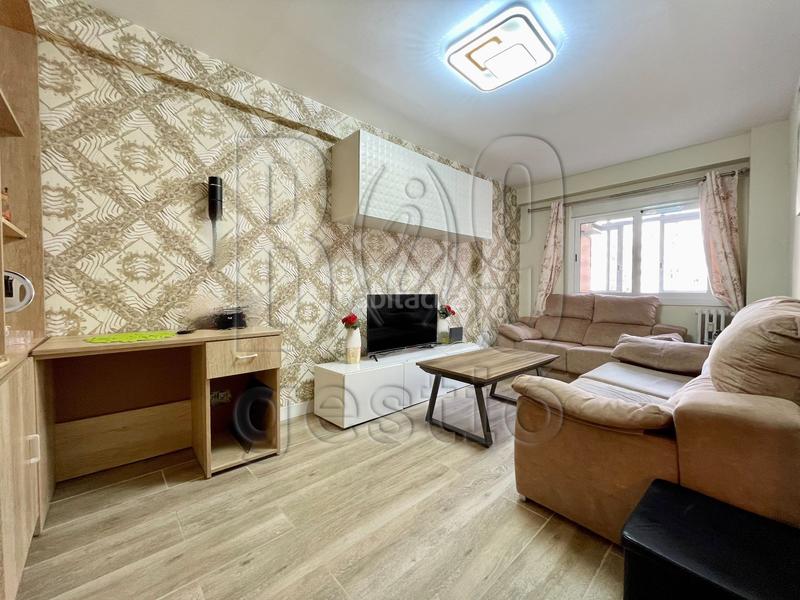 Foto 5b6436db-dae8-492a-bb99-d4eb17cda65b. Piso  reformado con piscina en ramon i cajal en Tarragona