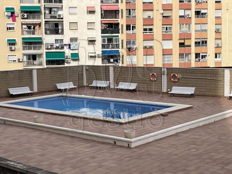 Foto fc59c716-79b5-483c-827a-ffd80d10cd21. Piso  reformado con piscina en ramon i cajal en Tarragona