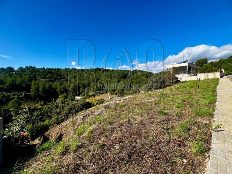 Foto 12341e13-3d89-4fc3-bd4d-9450bd7f74b7. Terreno residenziale in Almoster