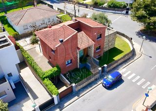 Casa en La Mora. Casa unifamiliar en zona residencial de la mora, tarragona