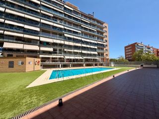 Lloguer Pis  Josep maria de segarra. Exclusivo piso esquinero con vistas al mar y piscina en la vall