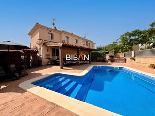 Casa a schiera  Rengles llargues. Chalet pareado con piscina, porche chillout y garaje en sant ram
