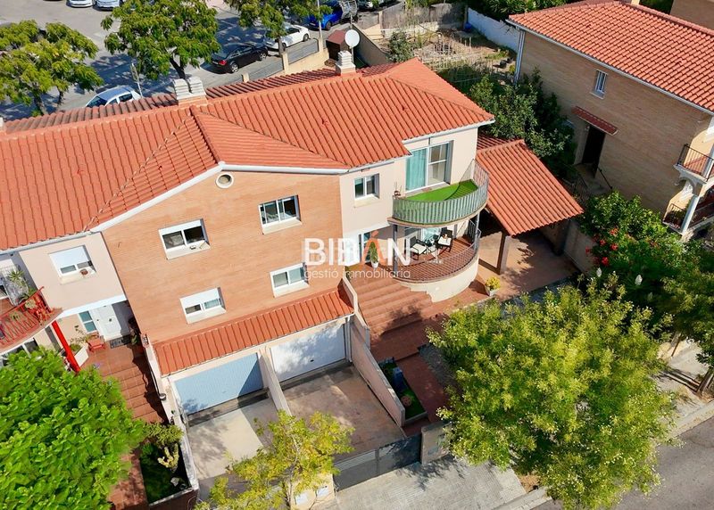 Foto 0b0657b9-4d3b-4461-8c92-5fae79ac0374. Casa adossada amb calefacció aparcament piscina a Tarragona
