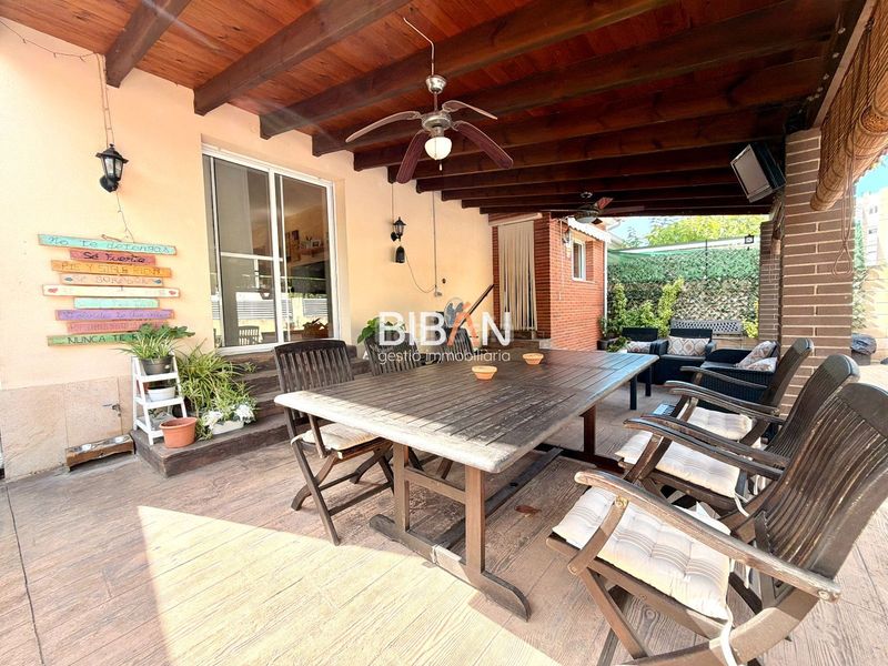 Foto 5e2e515a-aa2b-4cfb-9be9-ab226f82168e. Casa adossada amb calefacció aparcament piscina a Tarragona