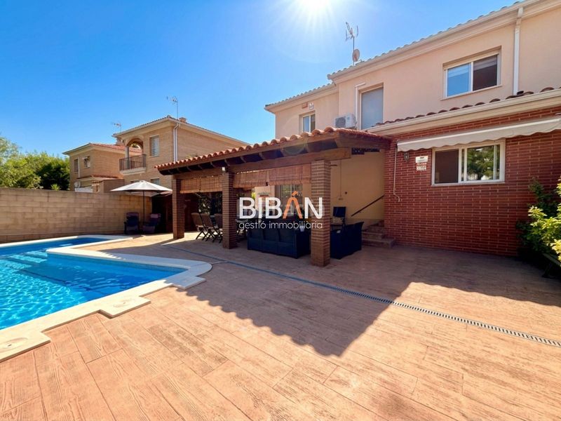 Foto 5eb58d5d-4d94-4d37-a42a-42e58d5b8544. Casa adossada amb calefacció aparcament piscina a Tarragona